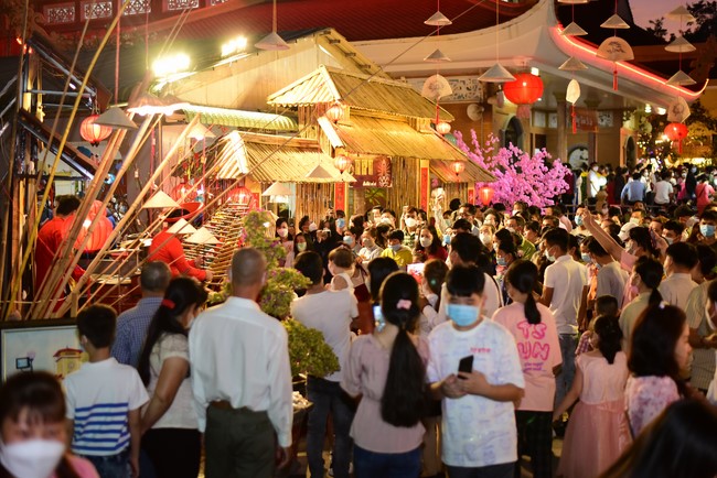 Chùm ảnh mồng một Tết Nhâm Dần